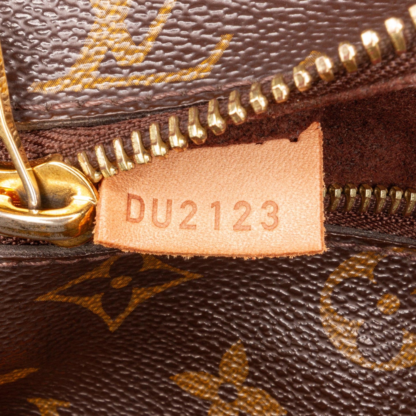 Louis Vuitton Monogram Pochette Metis (SHG-7GfAoc)