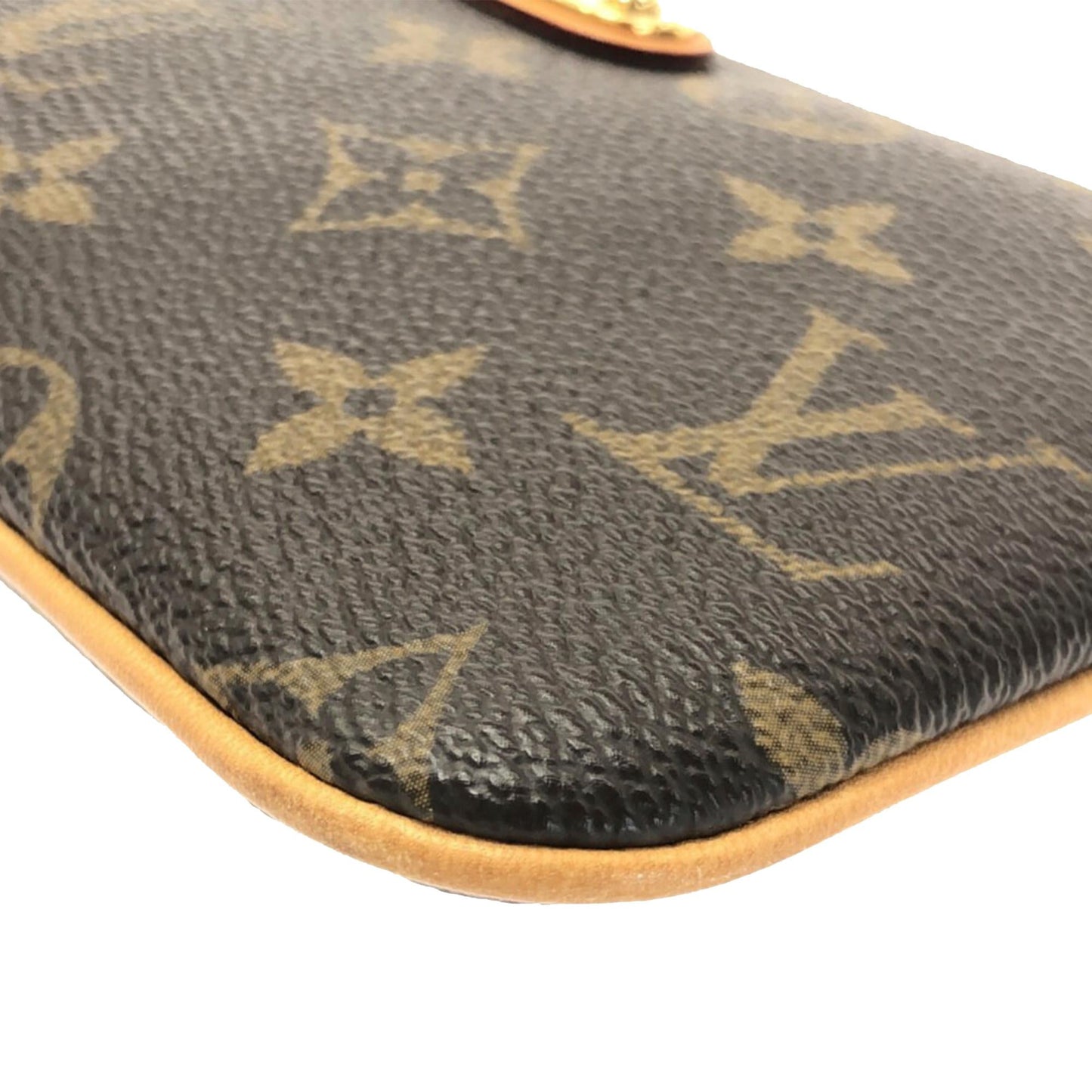Louis Vuitton Monogram Pochette Milla MM (SHG-iBlnj0)