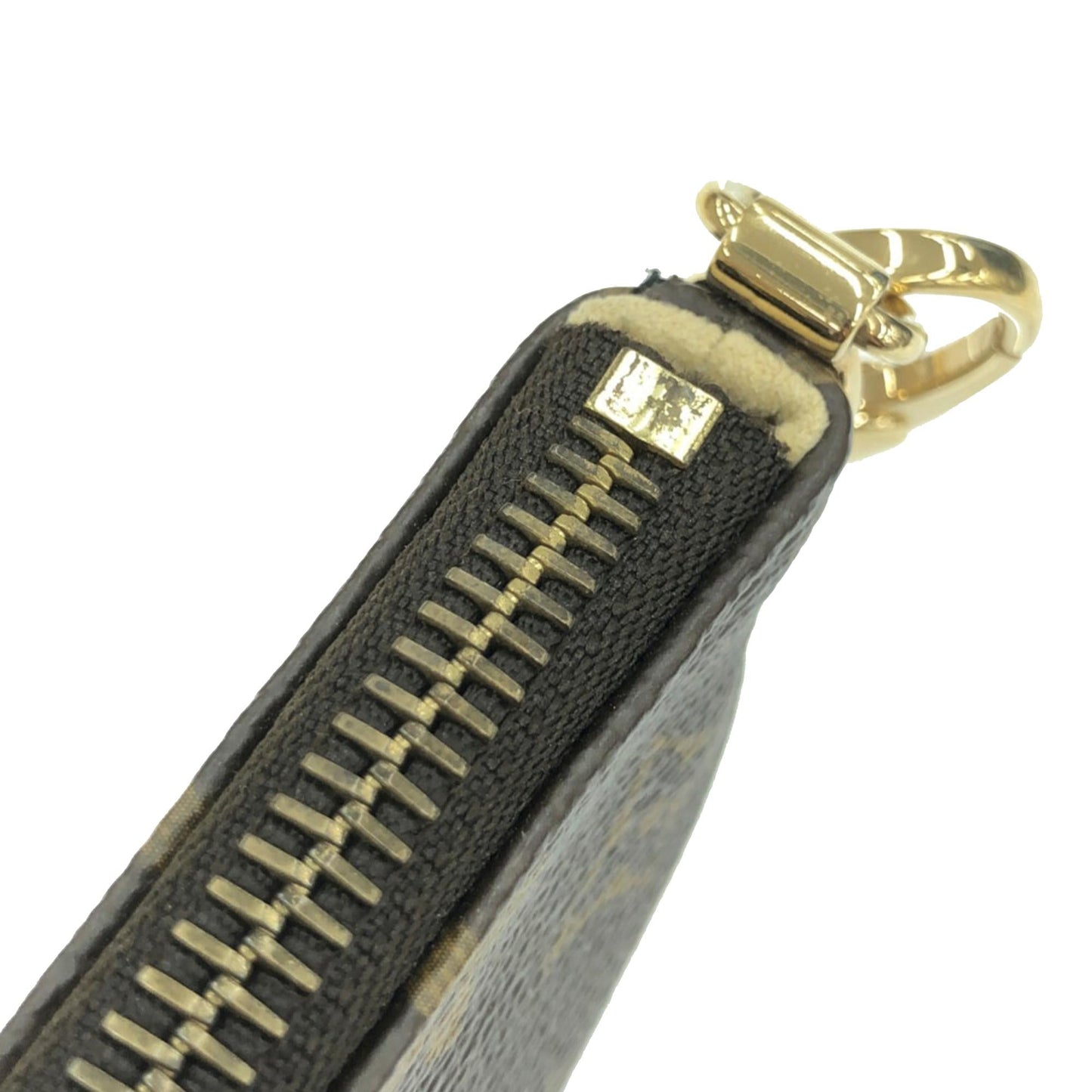 Louis Vuitton Monogram Pochette Milla MM (SHG-iBlnj0)