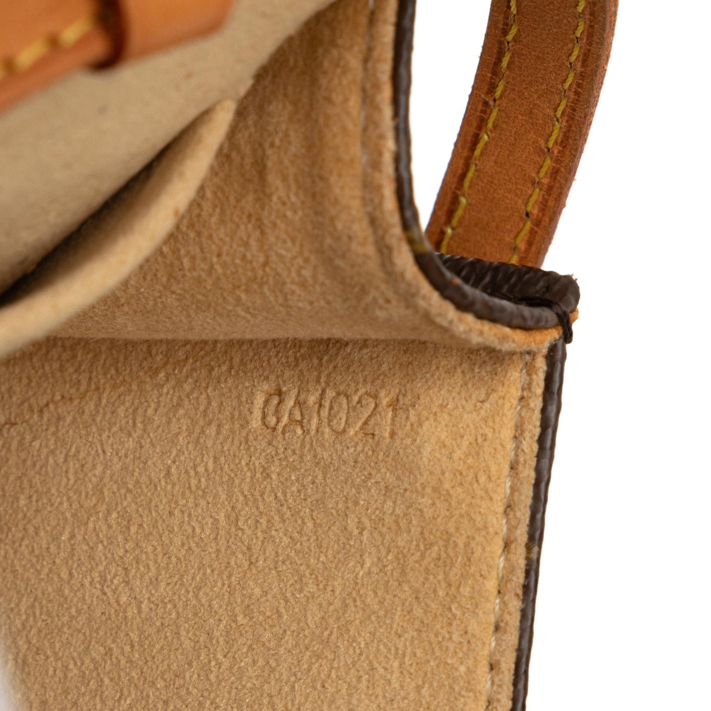 Louis Vuitton Monogram Pochette Twin GM (SHG-EQGS1O)