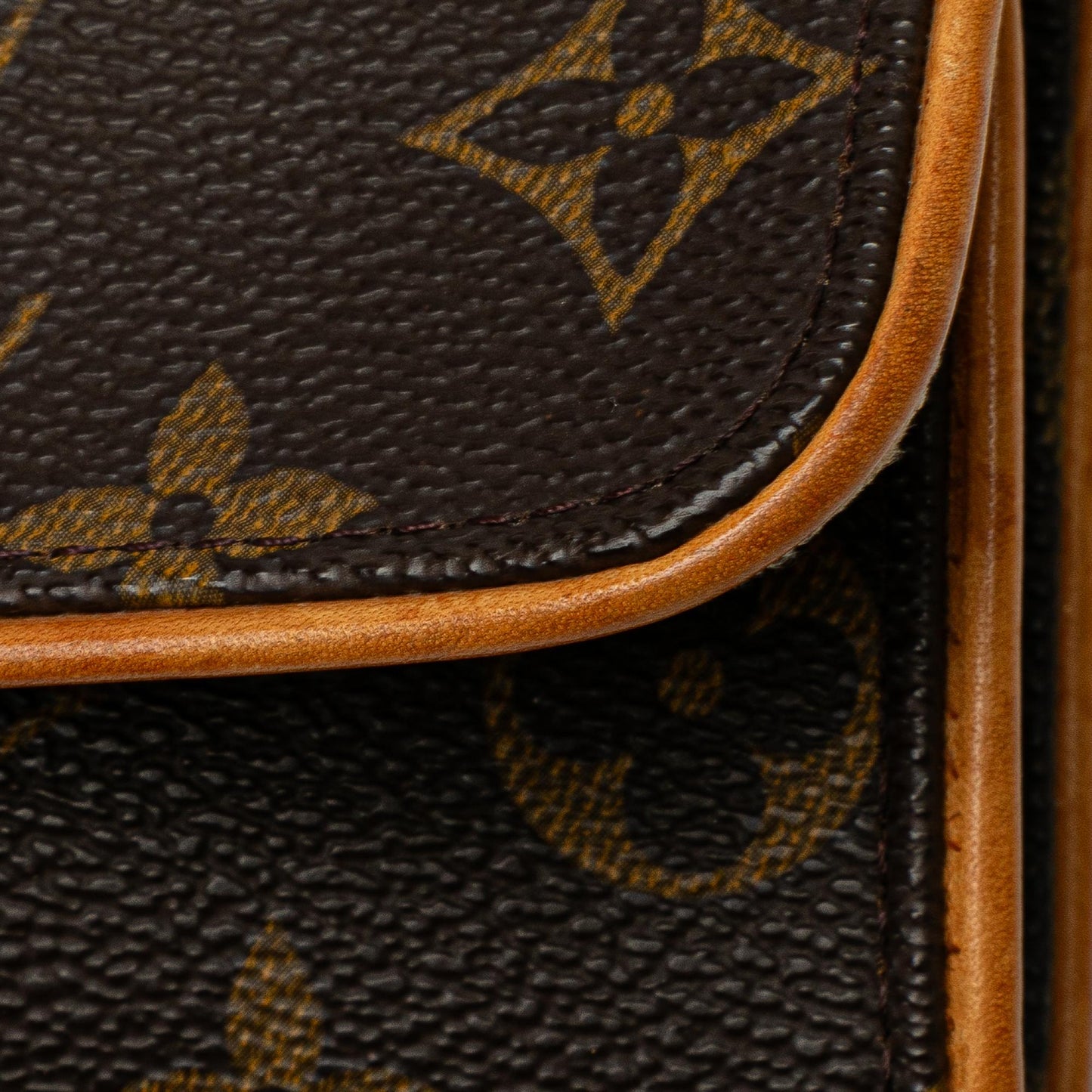 Louis Vuitton Monogram Pochette Twin PM (SHG-pDI3R4)