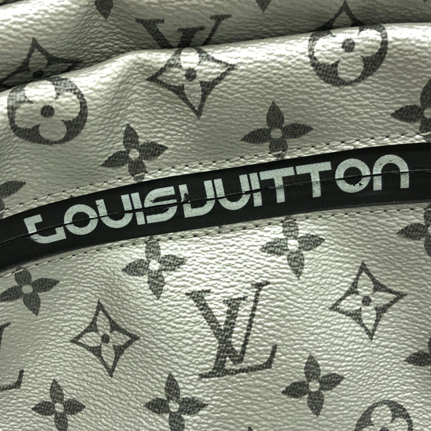 Louis Vuitton Monogram Reflect Outdoor Messenger PM (SHG-QntoSq)