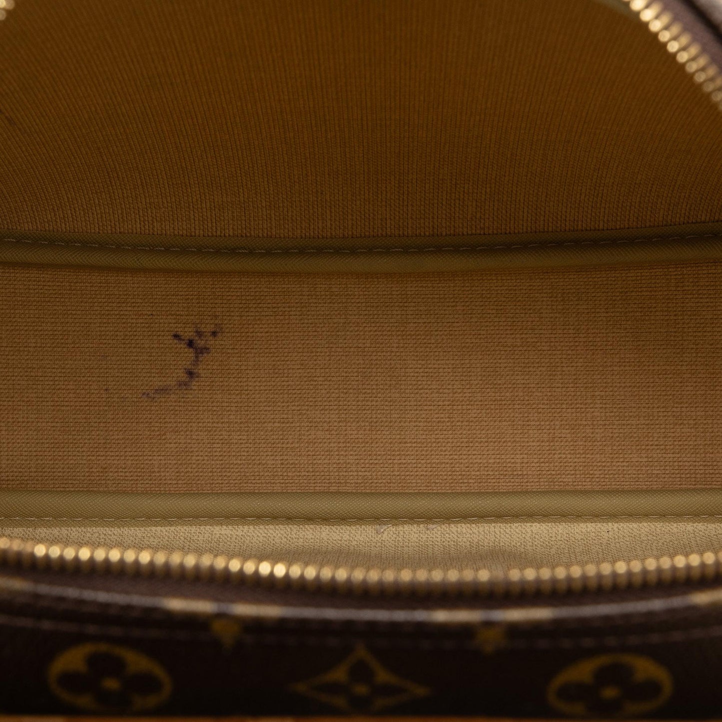 Louis Vuitton Monogram Reporter PM (SHG-Euh7Gy)
