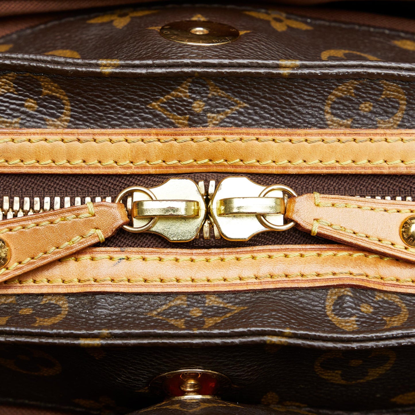 Louis Vuitton Monogram Sac Riveting (SHG-BUsmHv)