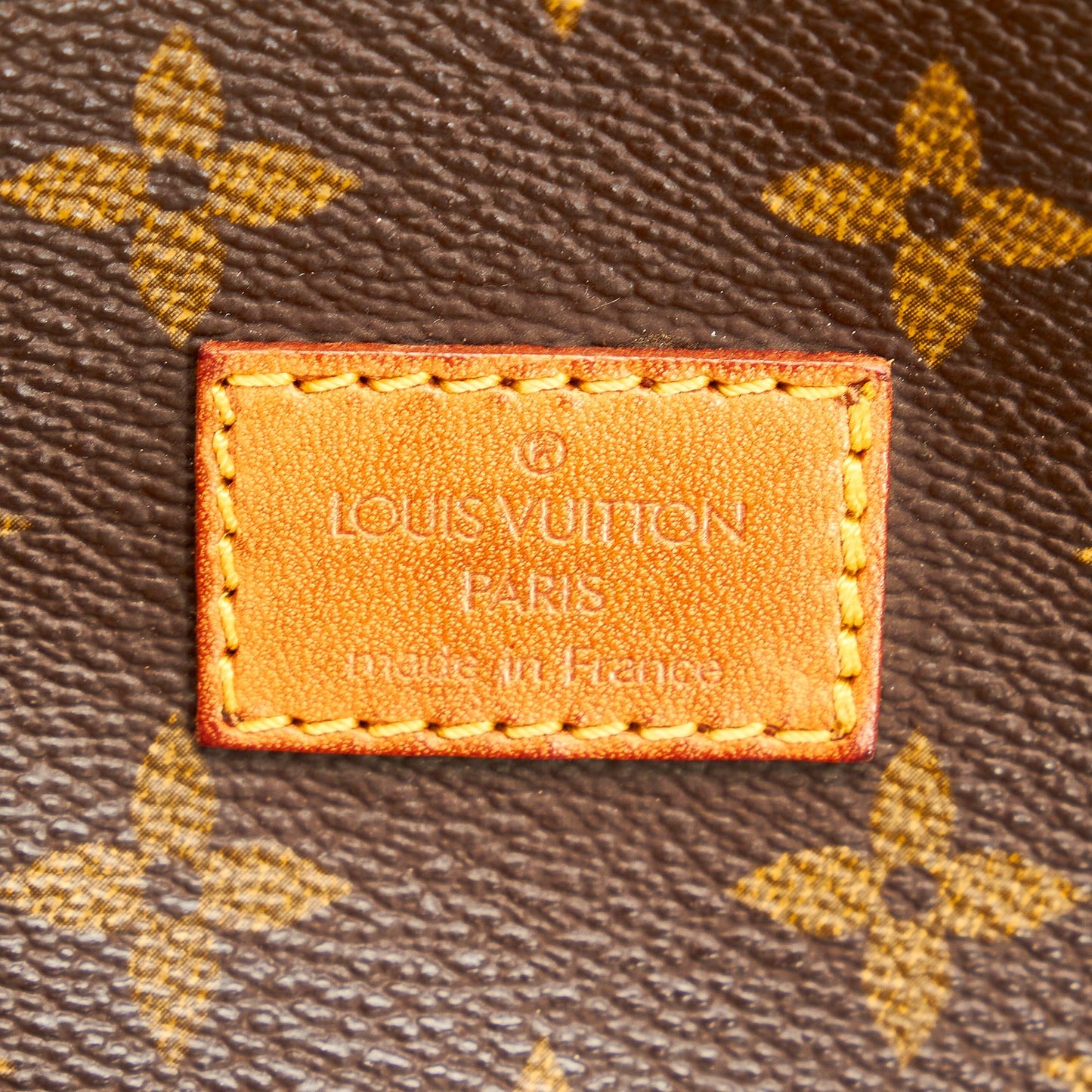 Louis Vuitton Monogram Saumur 25 (SHG-2JYd9n)