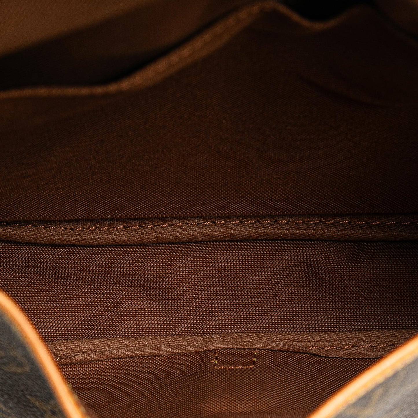 Louis Vuitton Monogram Saumur 30 (SHG-FmDHay)