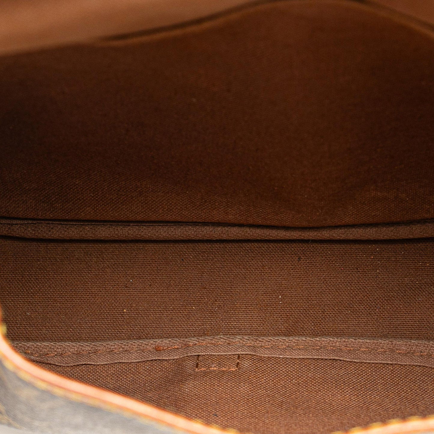 Louis Vuitton Monogram Saumur 30 (SHG-xPHXnr)
