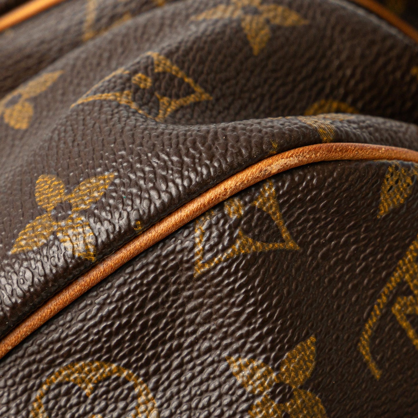 Louis Vuitton Monogram Saumur 30 (SHG-AhTBq3)