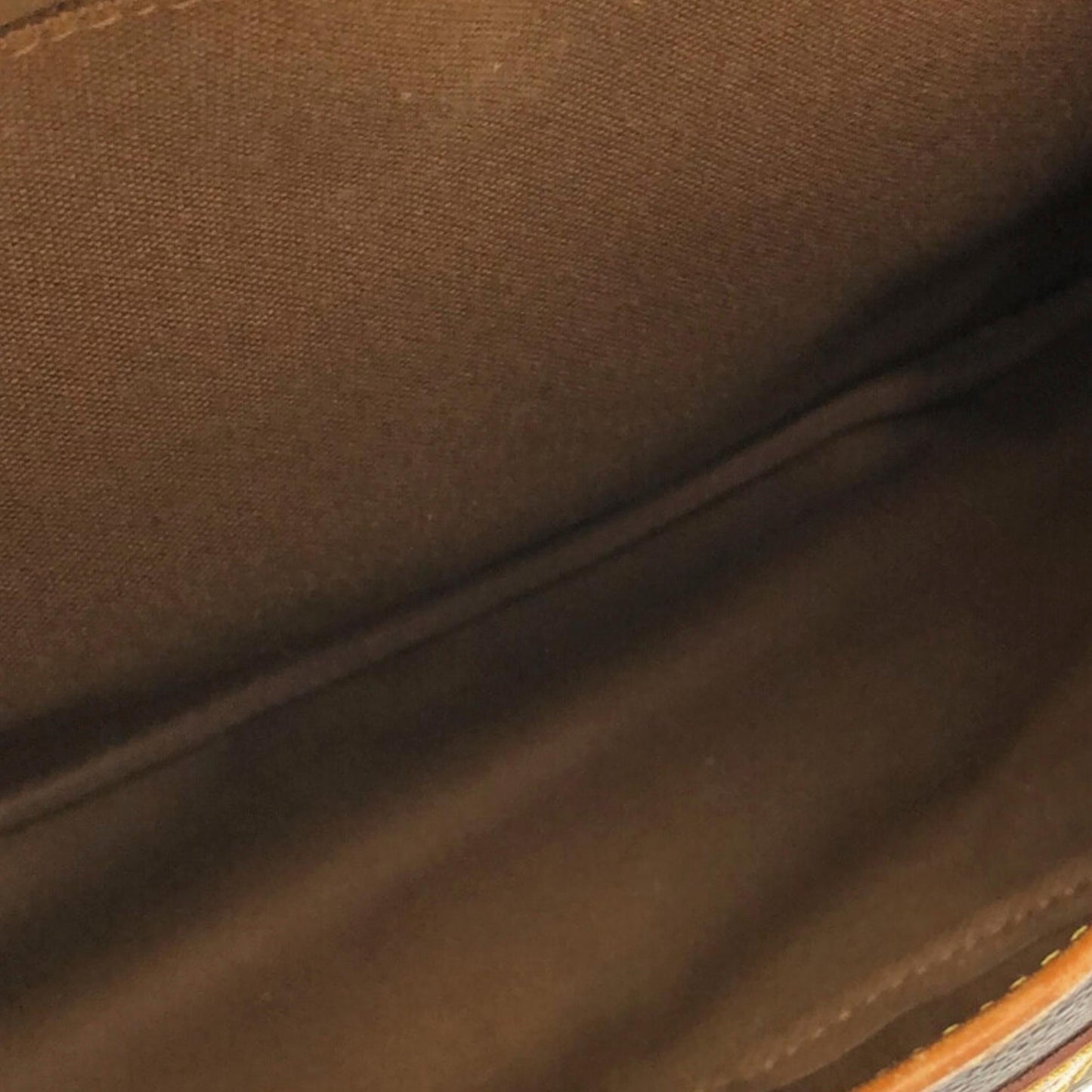 Louis Vuitton Monogram Saumur 35 (SHG-gu64rO)