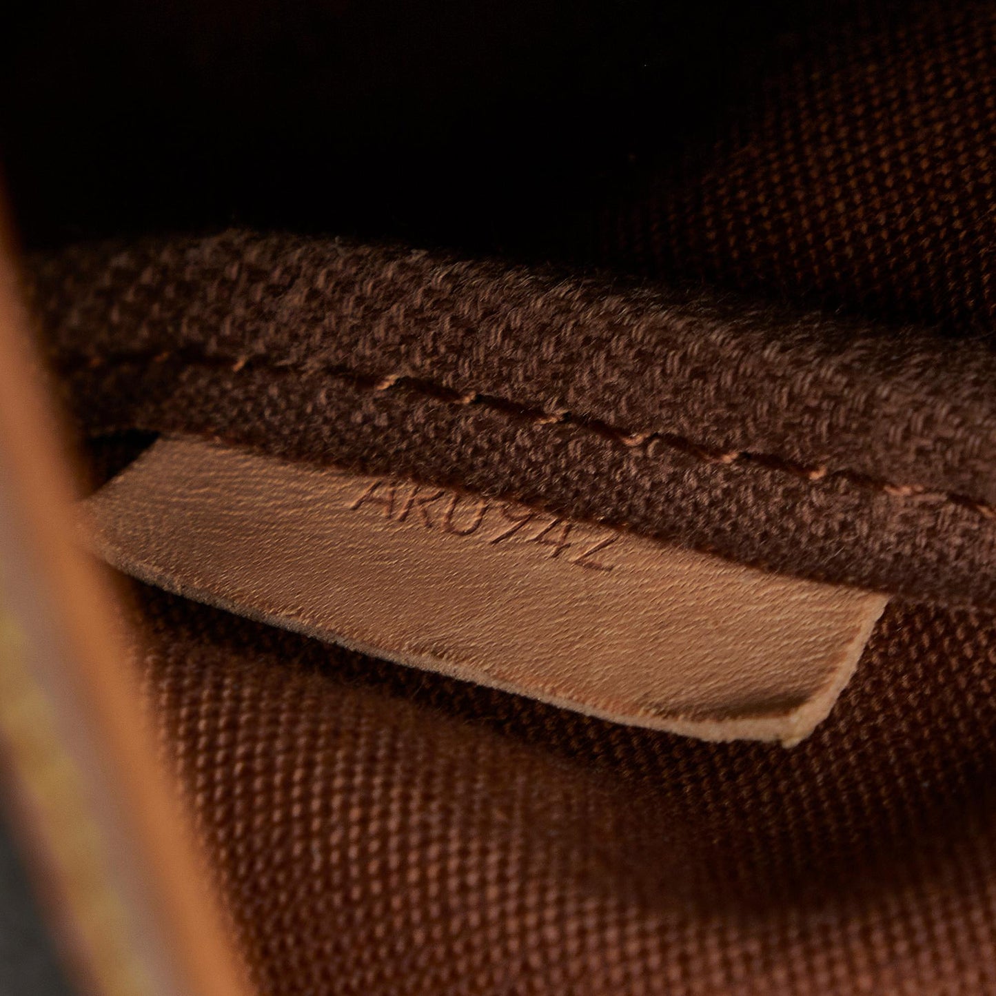 Louis Vuitton Monogram Saumur 35 (SHG-Tiy0GP)