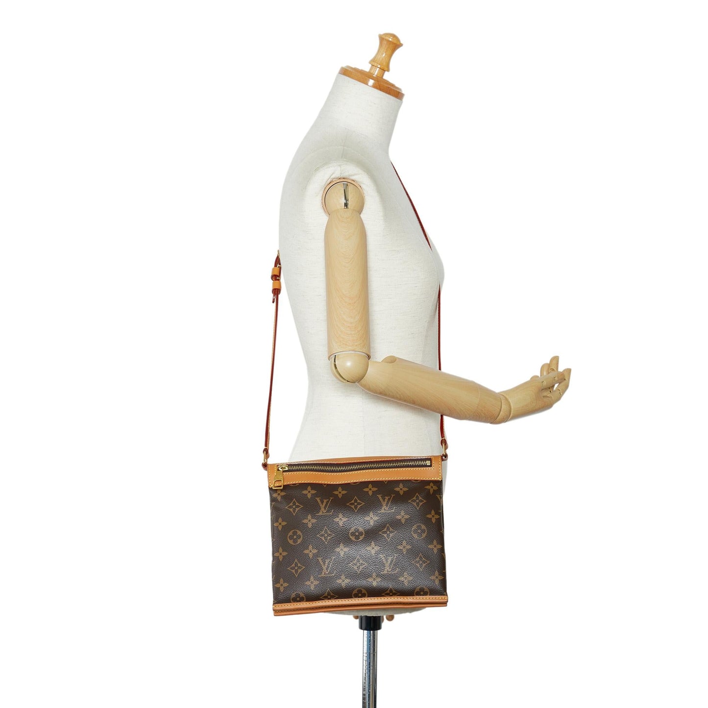 Louis Vuitton Monogram Saumur Messenger PM (SHG-TZc4pr)