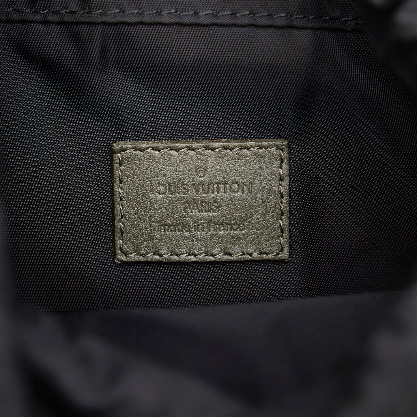 Louis Vuitton Monogram Shadow Chalk Sling Bag (SHG-nQrcdd)