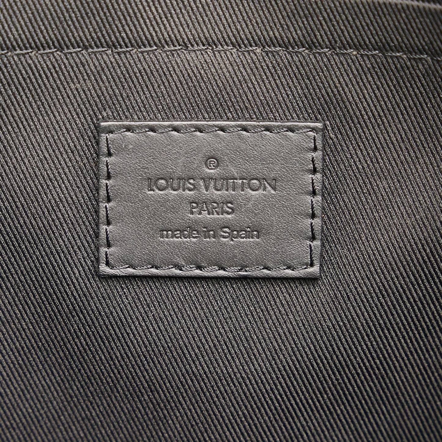 Louis Vuitton Monogram Shadow Discovery Pochette (SHG-rQKxIP)