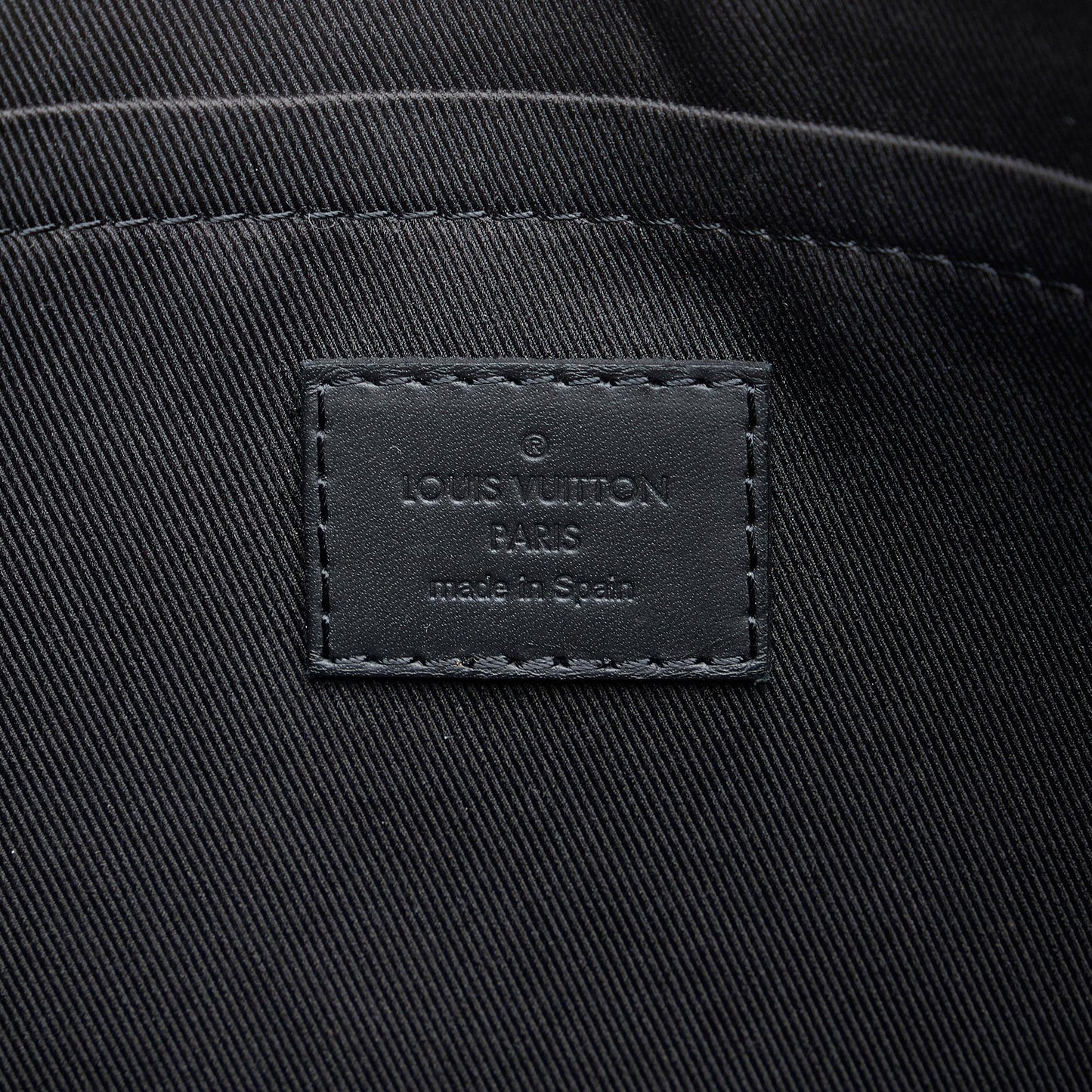Louis Vuitton Monogram Shadow Discovery Pochette (SHG-v758KB)