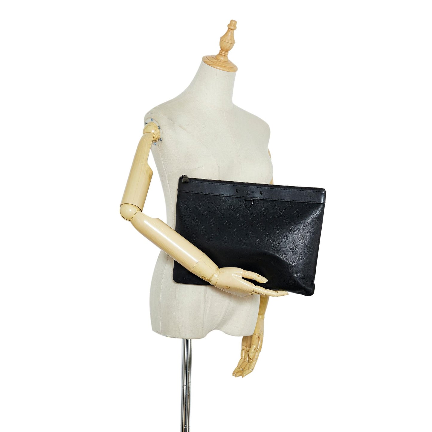 Louis Vuitton Monogram Shadow Discovery Pochette (SHG-v758KB)