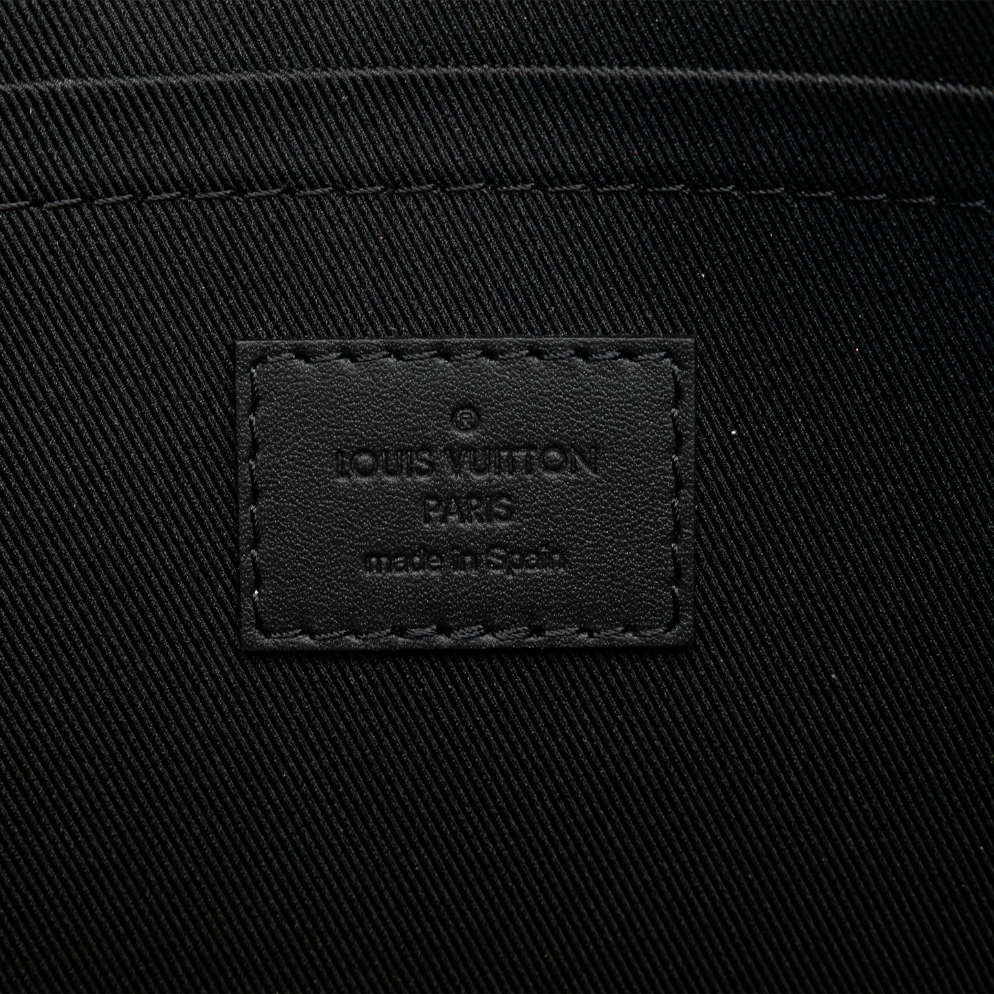Louis Vuitton Monogram Shadow Discovery Pochette (SHG-0jrbak)