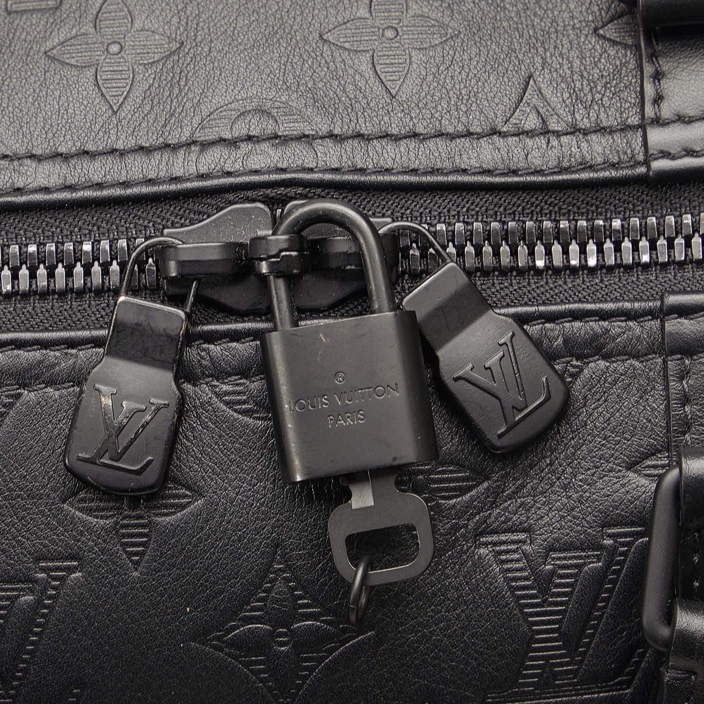 Louis Vuitton Monogram Shadow Keepall Bandouliere 50 (SHG-eCxY7D)