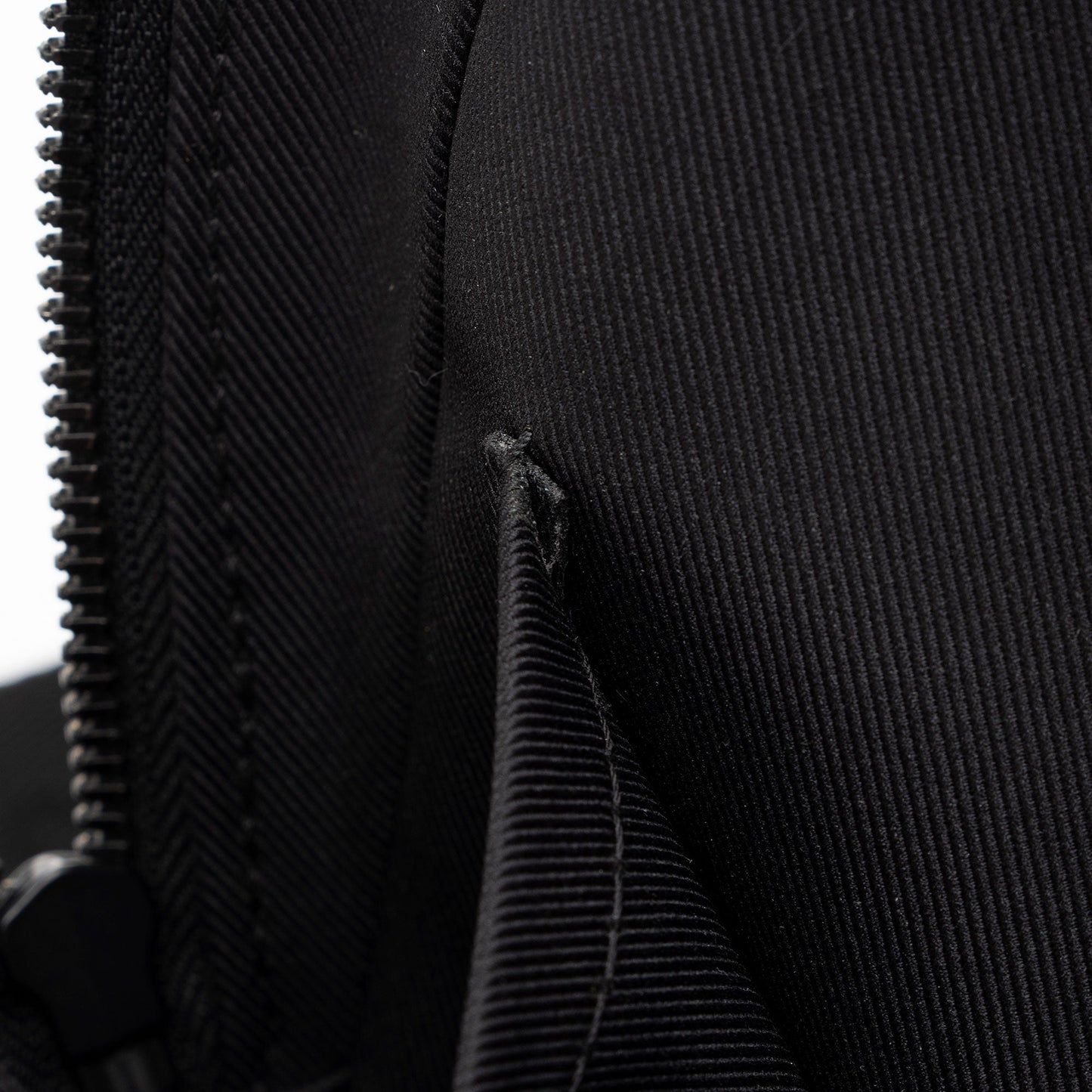 Louis Vuitton Monogram Shadow Racer Sling Bag (SHF-jfYZX4)