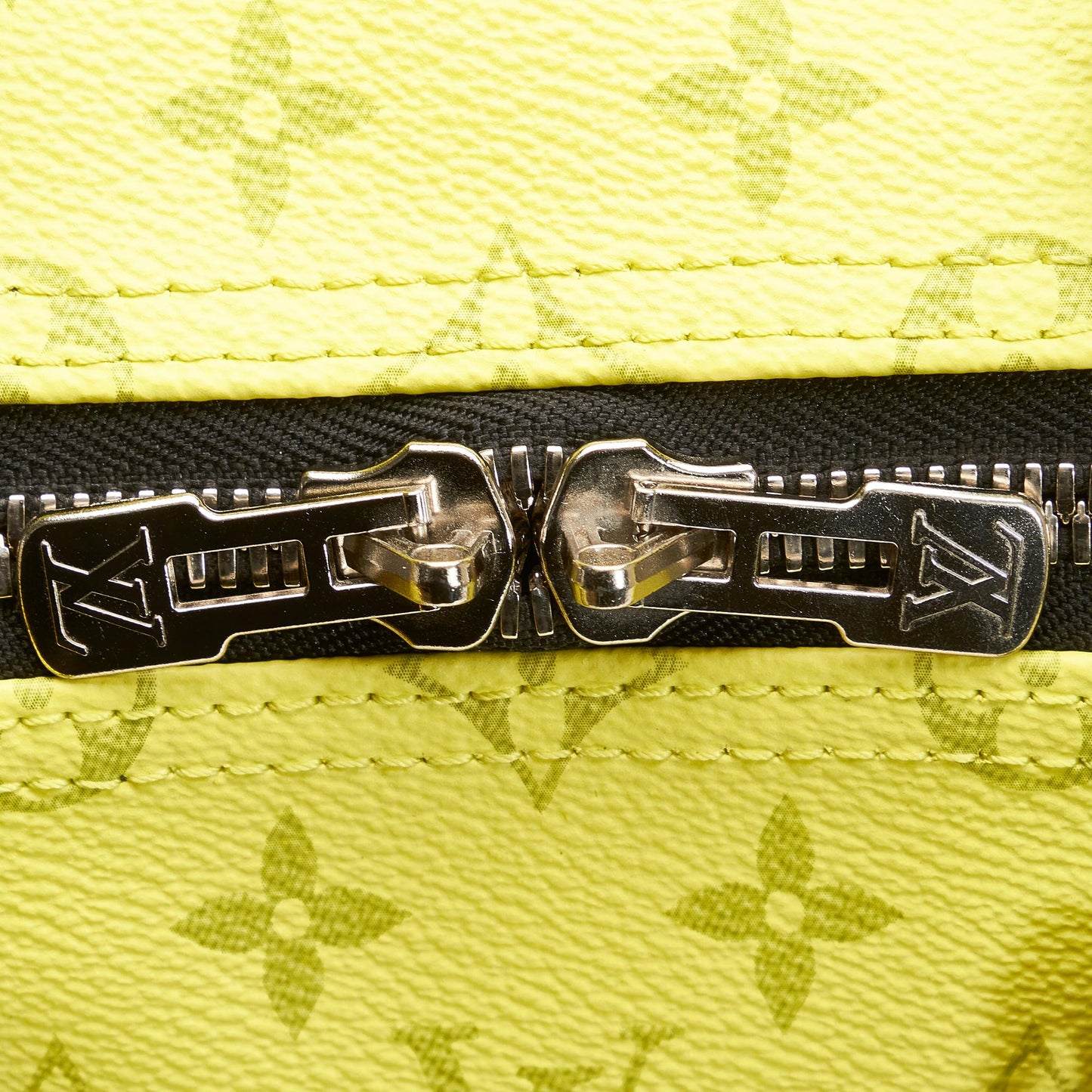 Louis Vuitton Monogram Taiga Keepall Bandouliere 50 (SHG-nJzo9p)