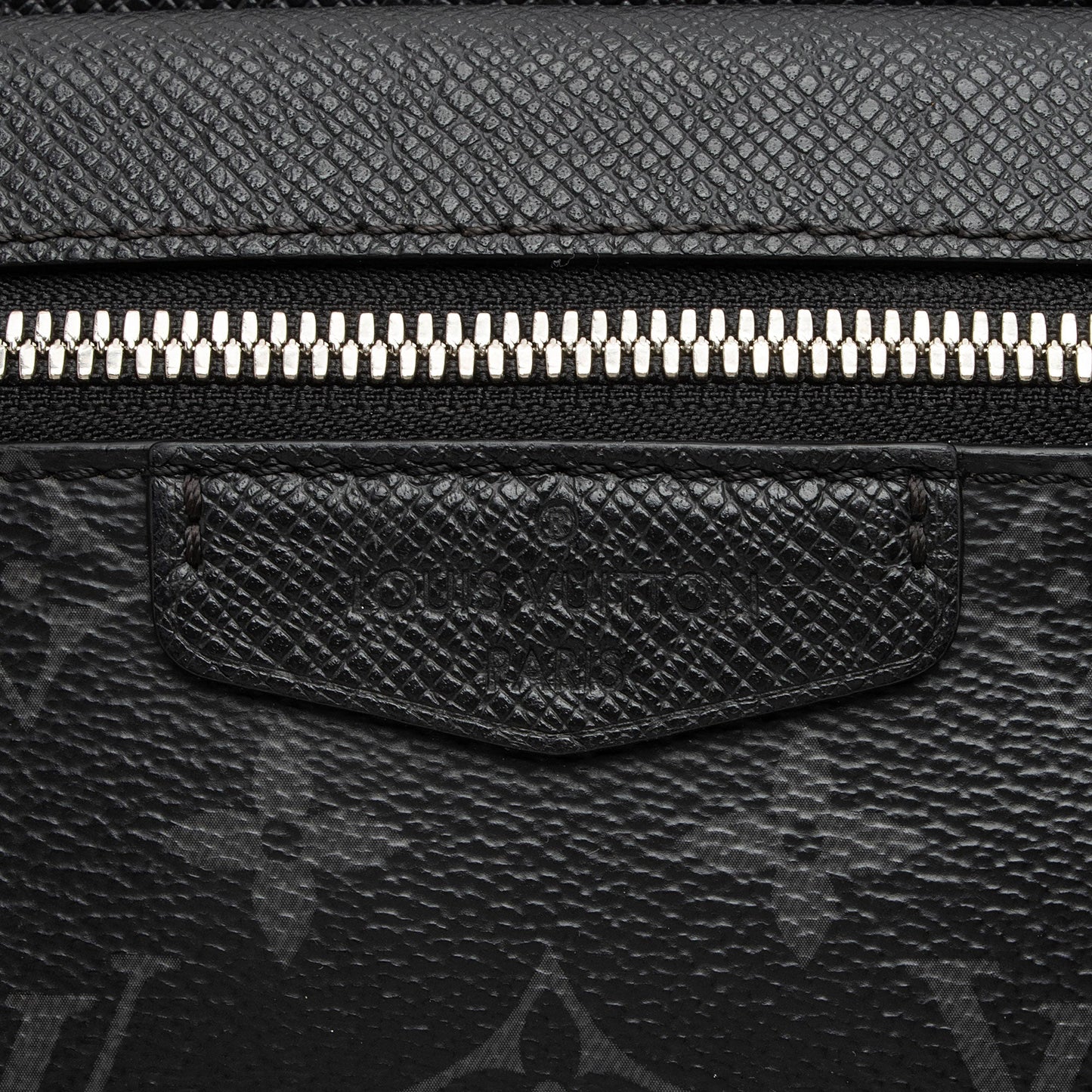 Louis Vuitton Monogram Taiga Outdoor Belt Bag (SHF-aood3t)