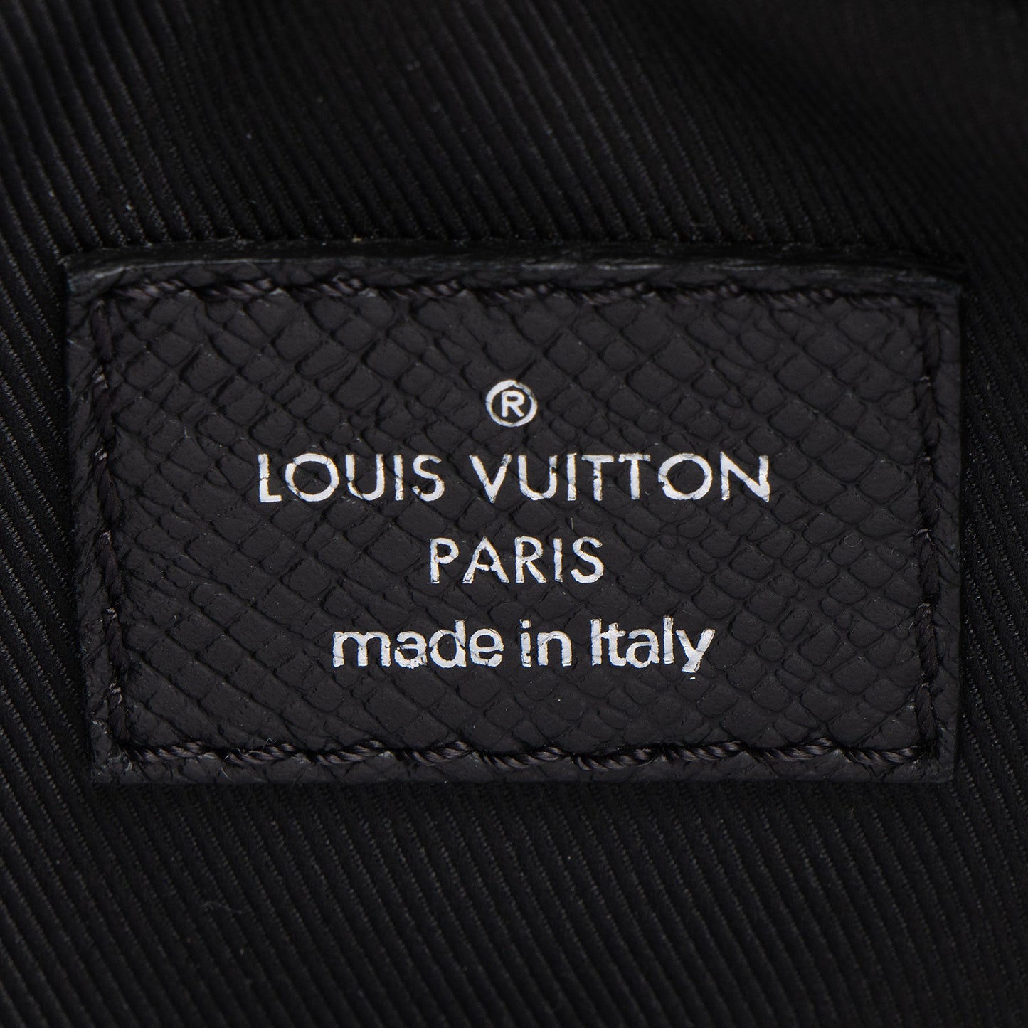 Louis Vuitton Monogram Taiga Outdoor Belt Bag (SHF-lAkpKy)