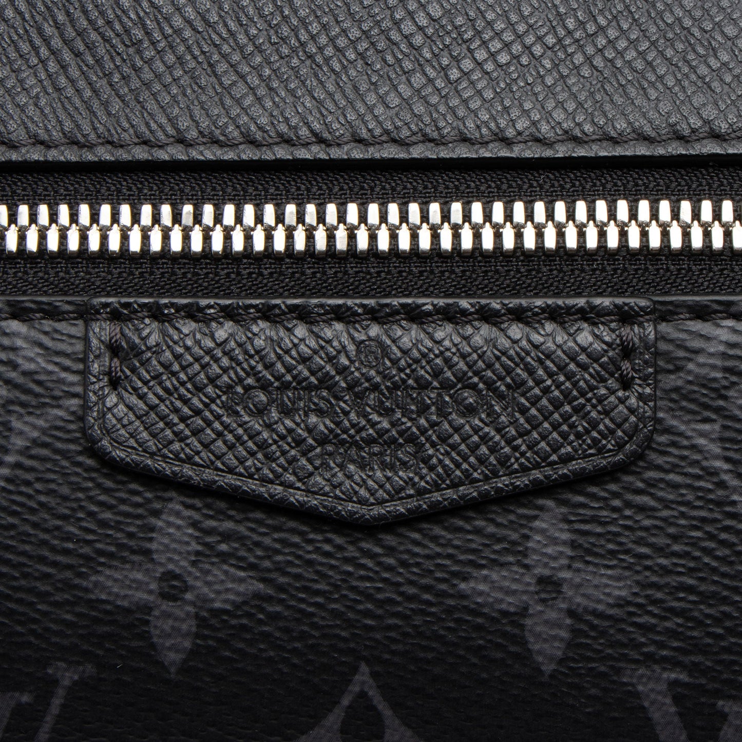 Louis Vuitton Monogram Taiga Outdoor Belt Bag (SHF-lAkpKy)