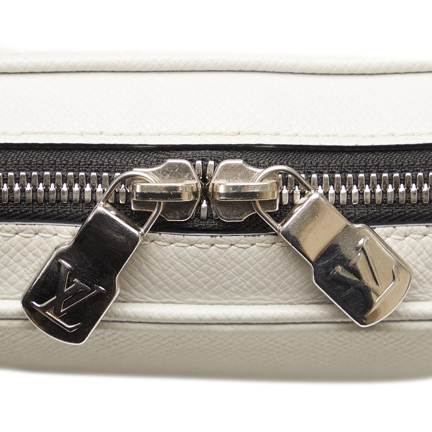 Louis Vuitton Monogram Taigarama Outdoor Messenger (SHG-8dQayX)