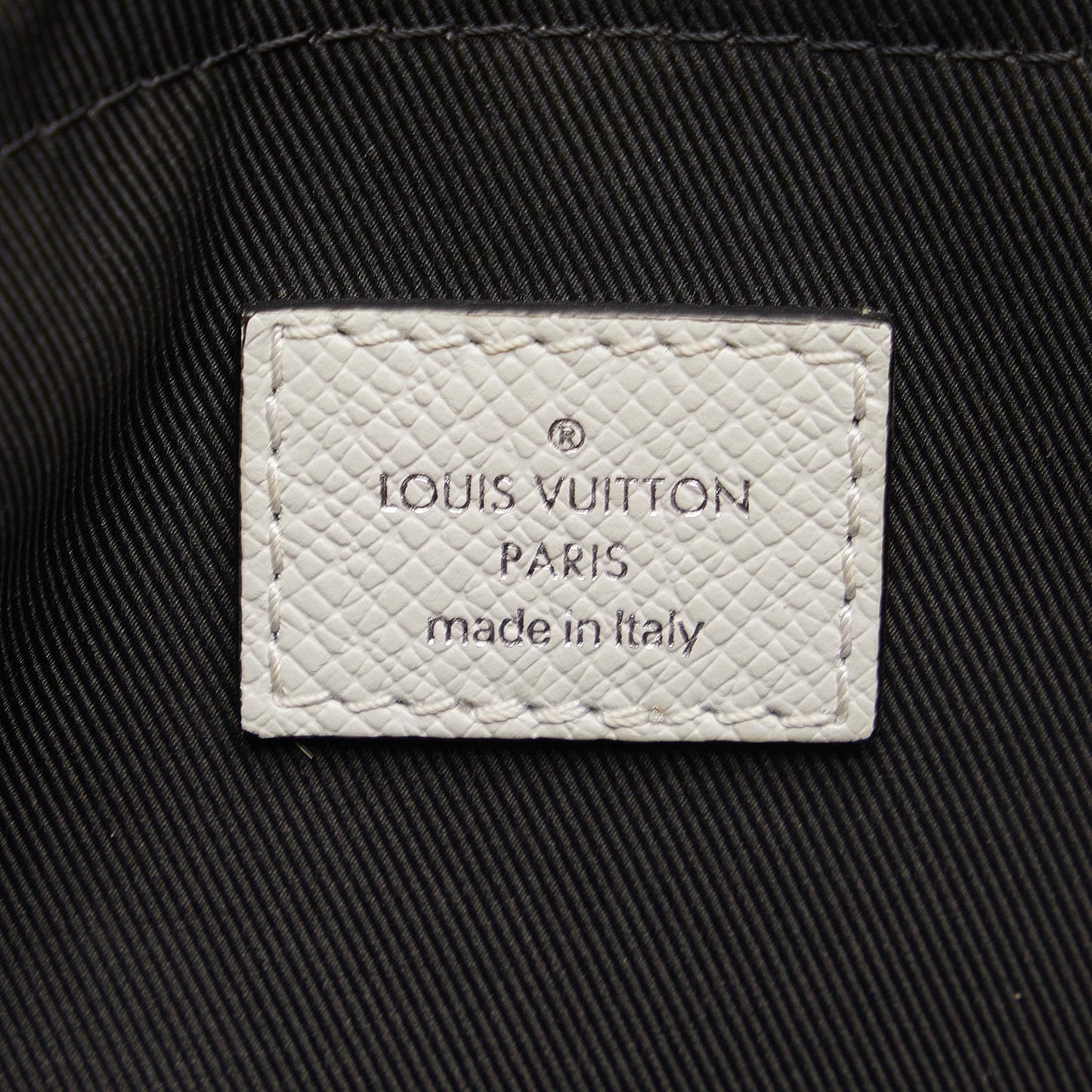 Louis Vuitton Monogram Taigarama Outdoor Messenger (SHG-l3kpfQ)