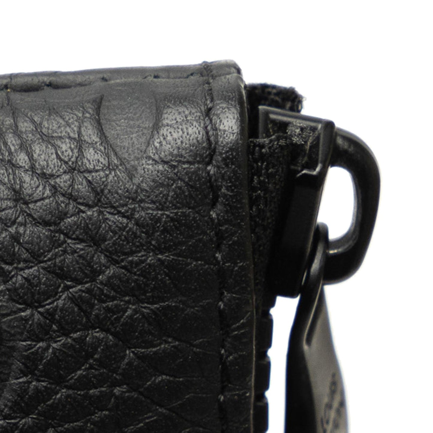 Louis Vuitton Monogram Taurillon A4 Pouch (SHG-oDZOYH)