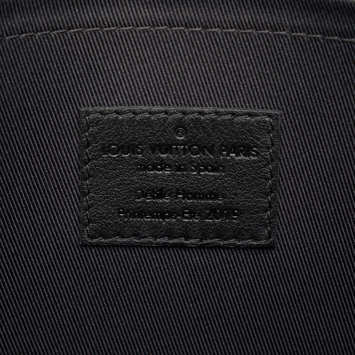Louis Vuitton Monogram Taurillon A4 Pouch (SHG-oDZOYH)