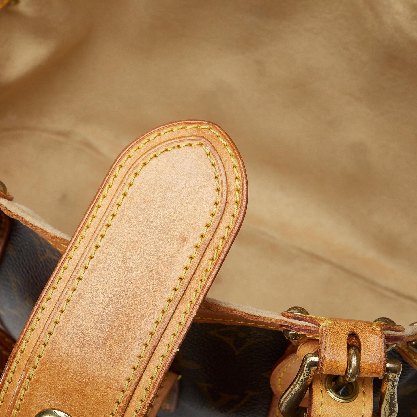 Louis Vuitton Monogram Theda PM (SHG-bJnkNE)