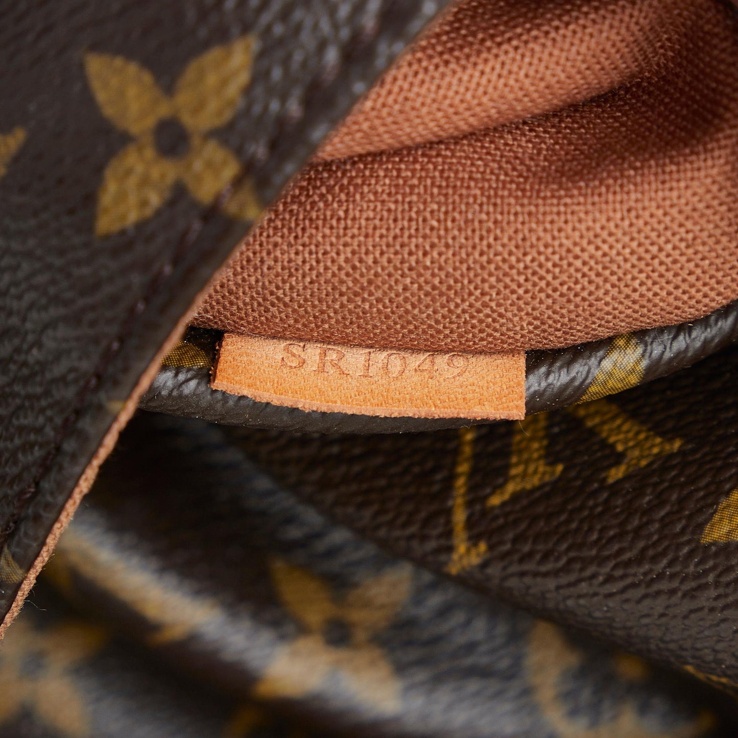 Louis Vuitton Monogram Totally MM (SHG-IMaa2t)