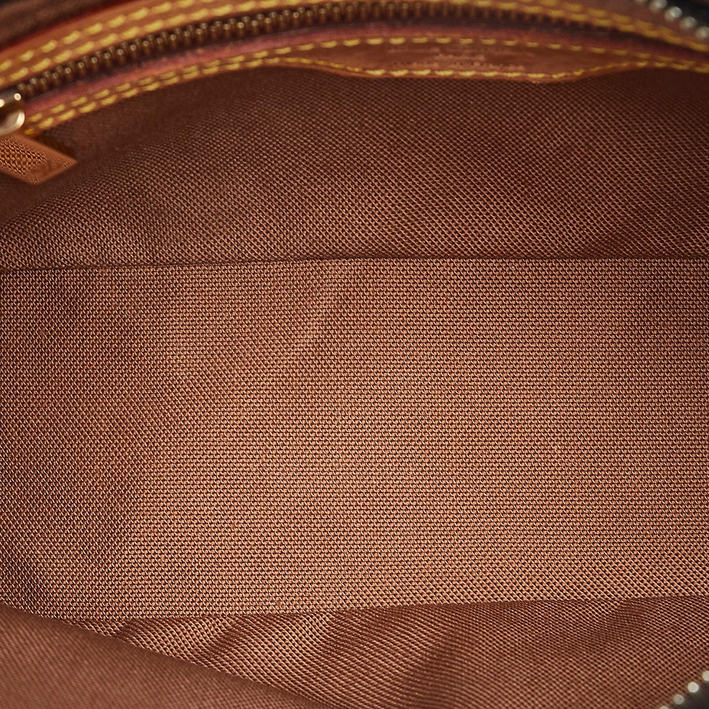 Louis Vuitton Monogram Trotteur (SHG-tO6bVz)