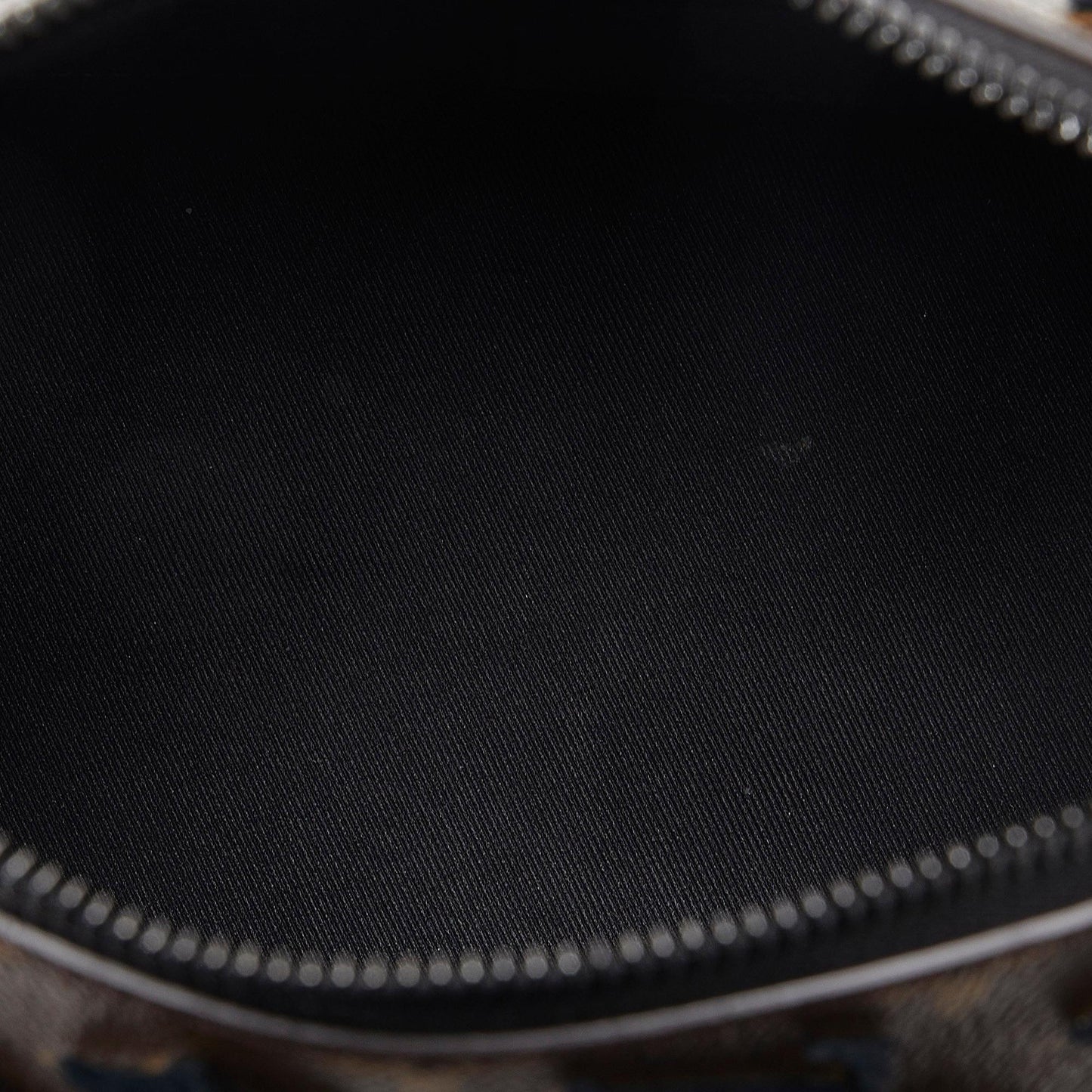 Louis Vuitton Monogram Tuffetage Triangle Messenger (SHG-mXWoCr)
