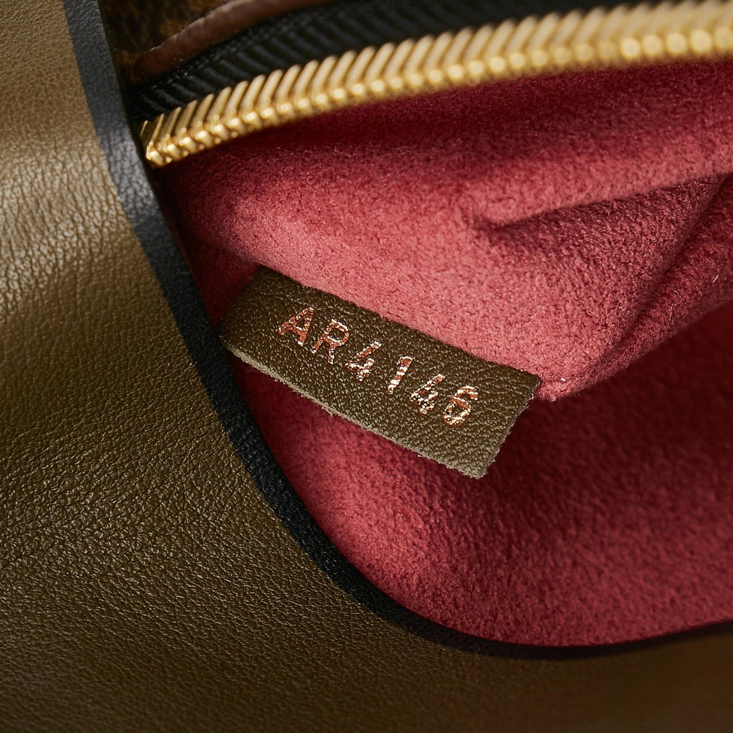Louis Vuitton Monogram Tuileries Besace (SHG-35340)