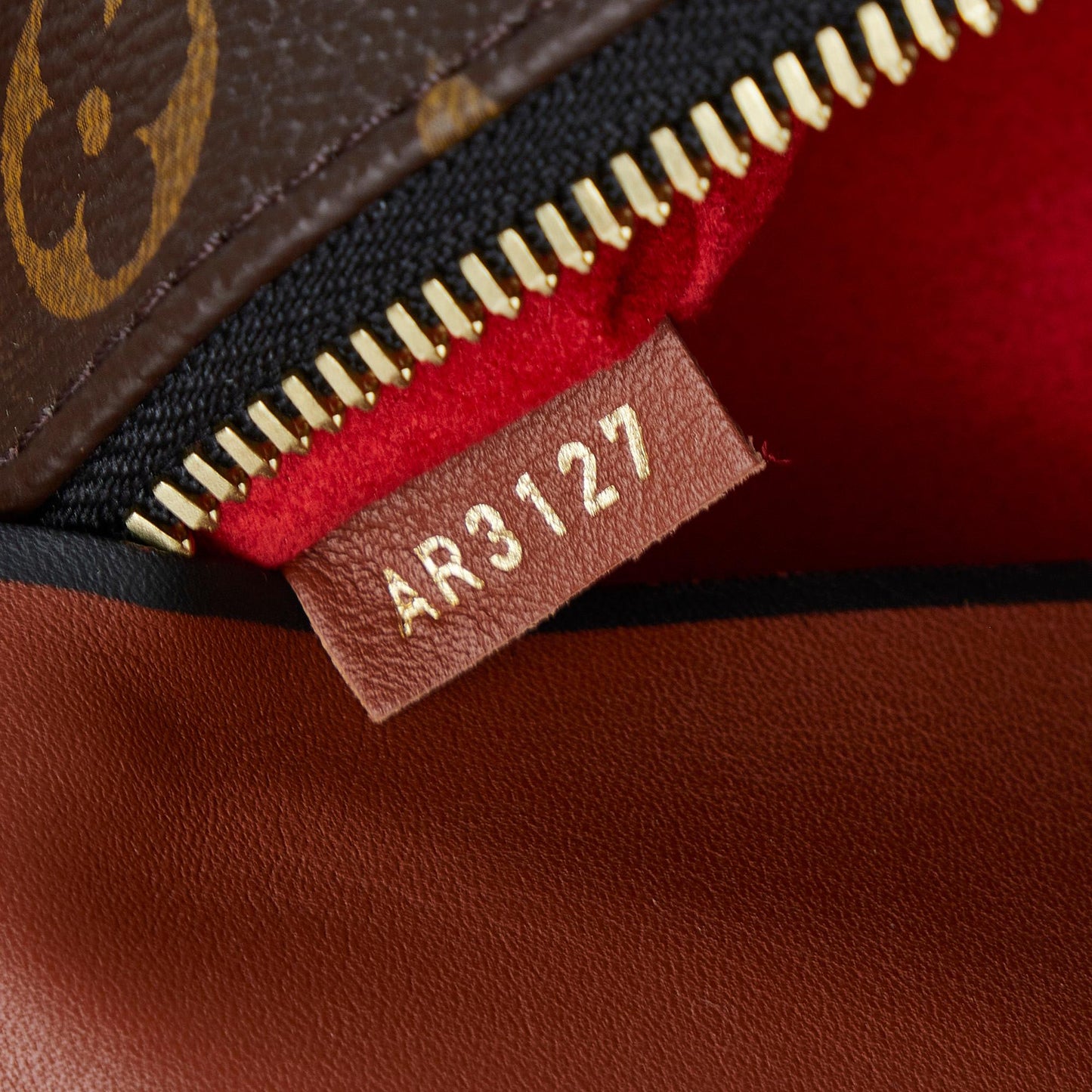 Louis Vuitton Monogram Tuileries Besace (SHG-wXGj1f)