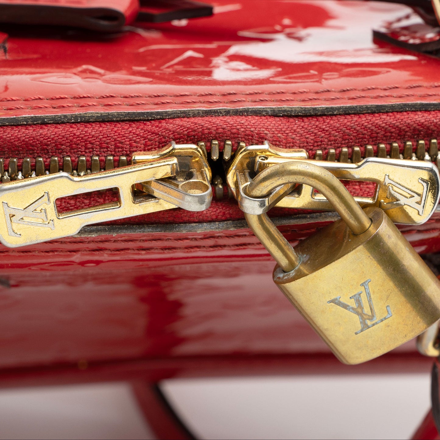 Louis Vuitton Monogram Vernis Alma BB Satchel (SHF-hhcc07)