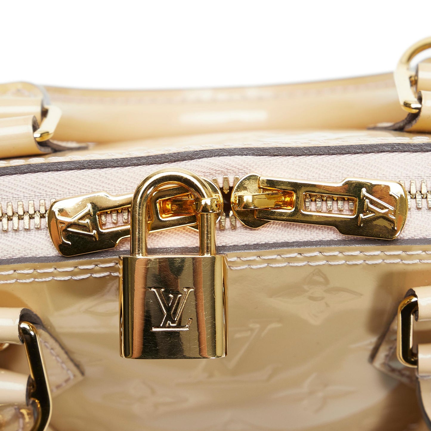 Louis Vuitton Monogram Vernis Alma BB (SHG-KbY5nW)