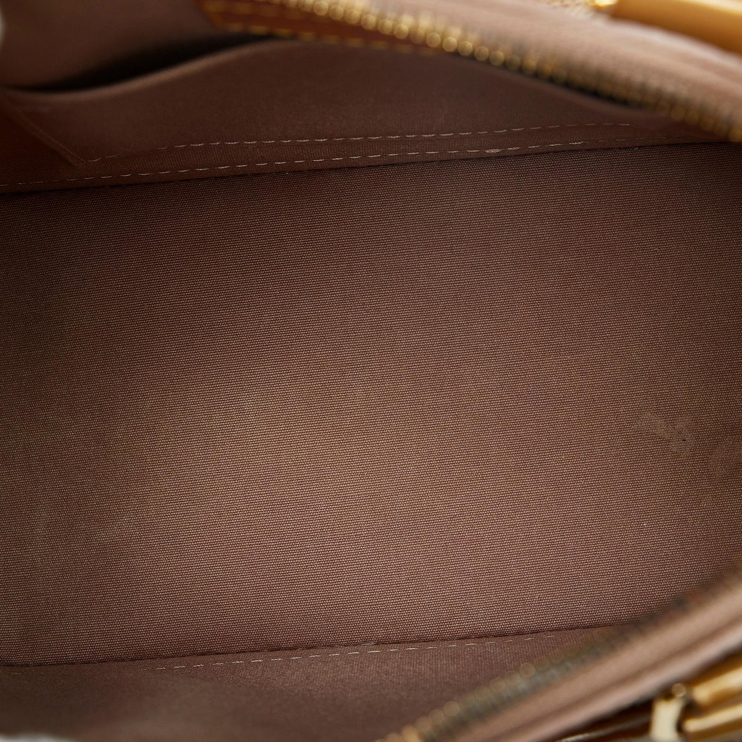 Louis Vuitton Monogram Vernis Alma BB (SHG-zw2oA4)