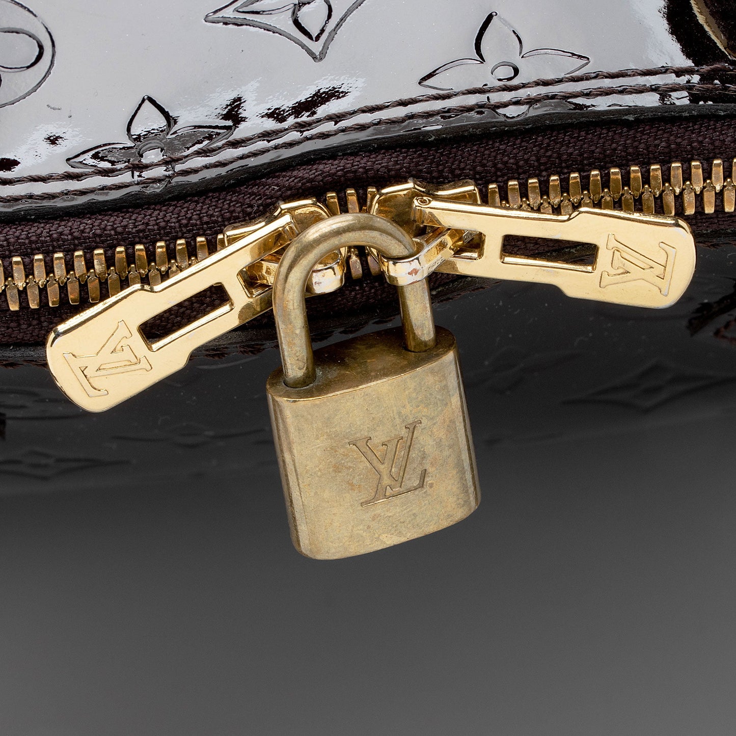 Louis Vuitton Monogram Vernis Alma GM Satchel (SHF-NbLRlp)