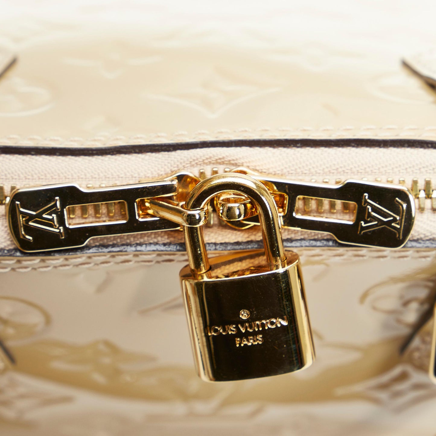 Louis Vuitton Monogram Vernis Alma PM (SHG-YSzmk9)