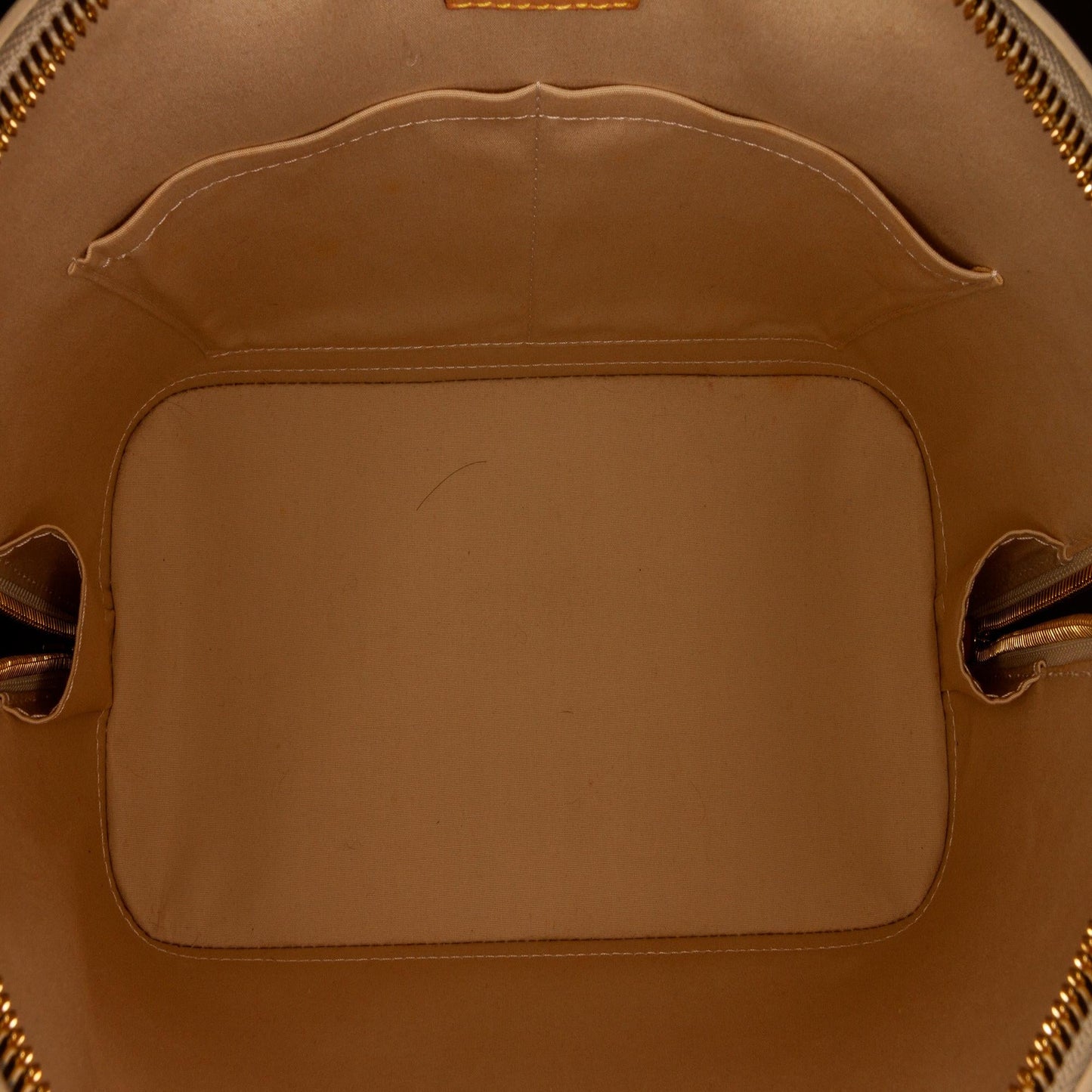 Louis Vuitton Monogram Vernis Alma PM (SHG-eEgf9Q)
