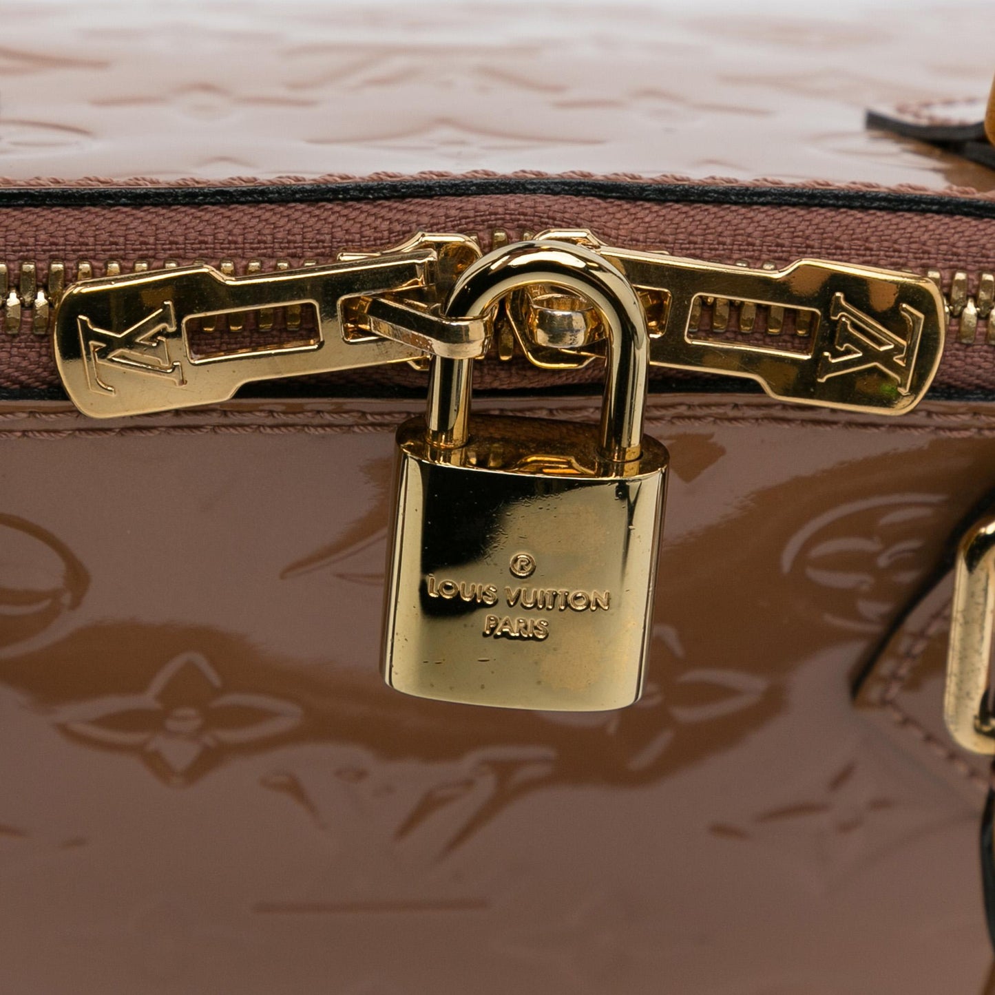 Louis Vuitton Monogram Vernis Alma PM (SHG-jdkAUa)