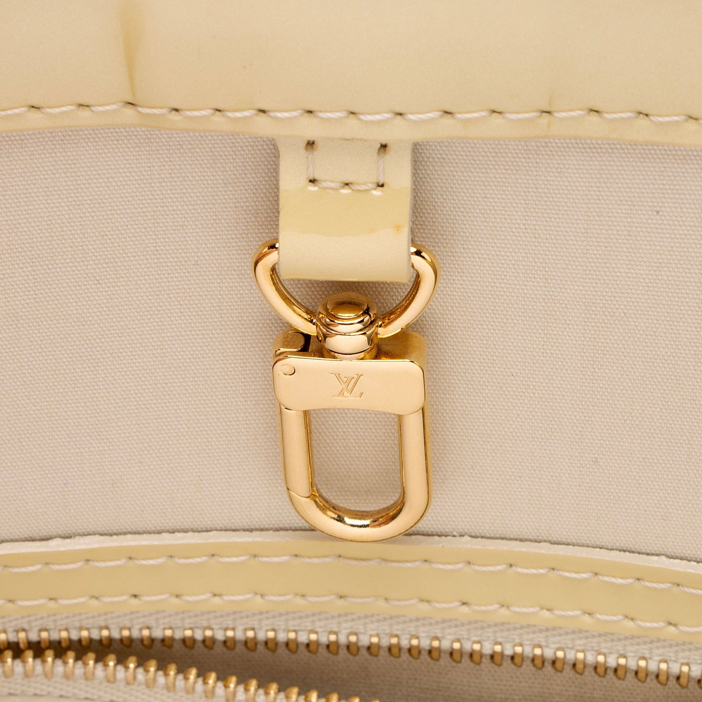 Louis Vuitton Monogram Vernis Avalon MM Tote (SHF-MeohNY)