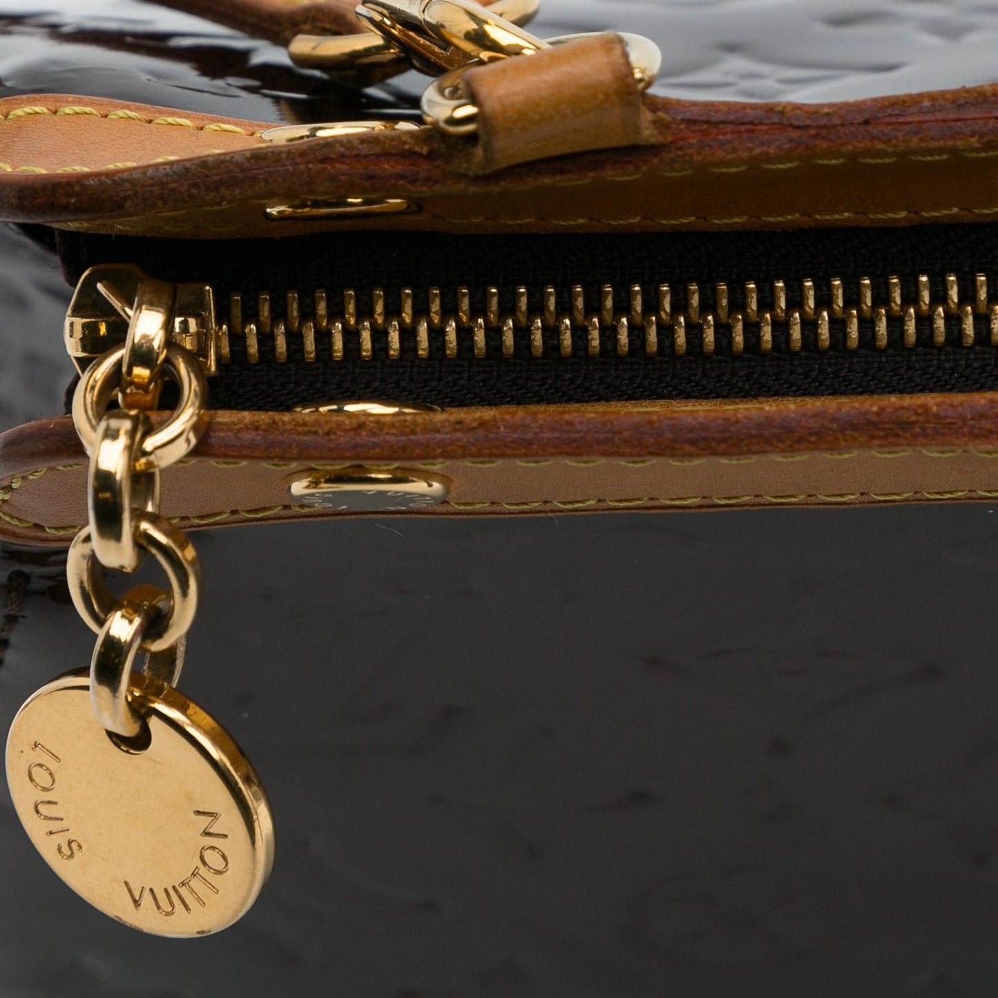 Louis Vuitton Monogram Vernis Brea MM (SHG-Ng1XKo)