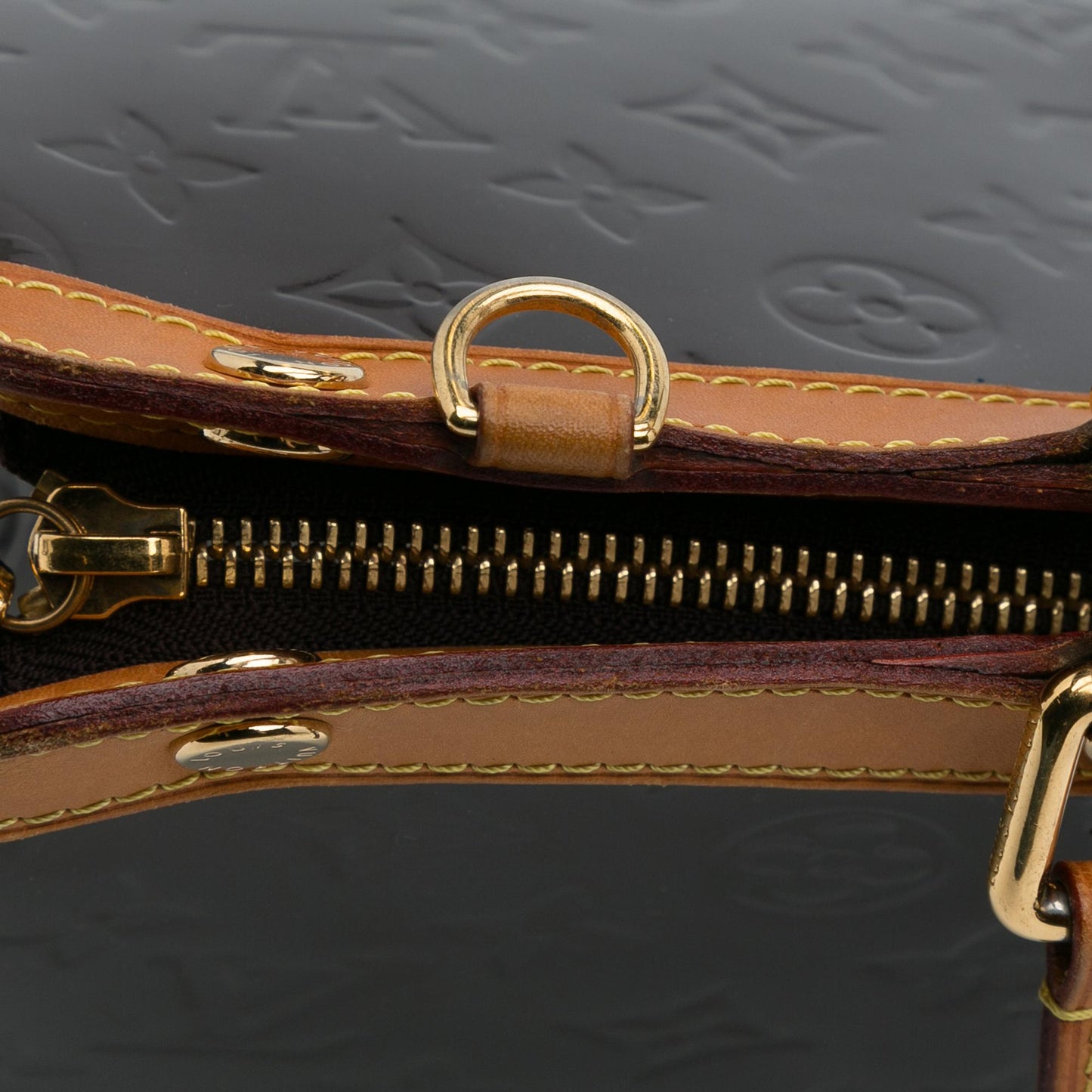 Louis Vuitton Monogram Vernis Brea MM (SHG-tfkFqQ)