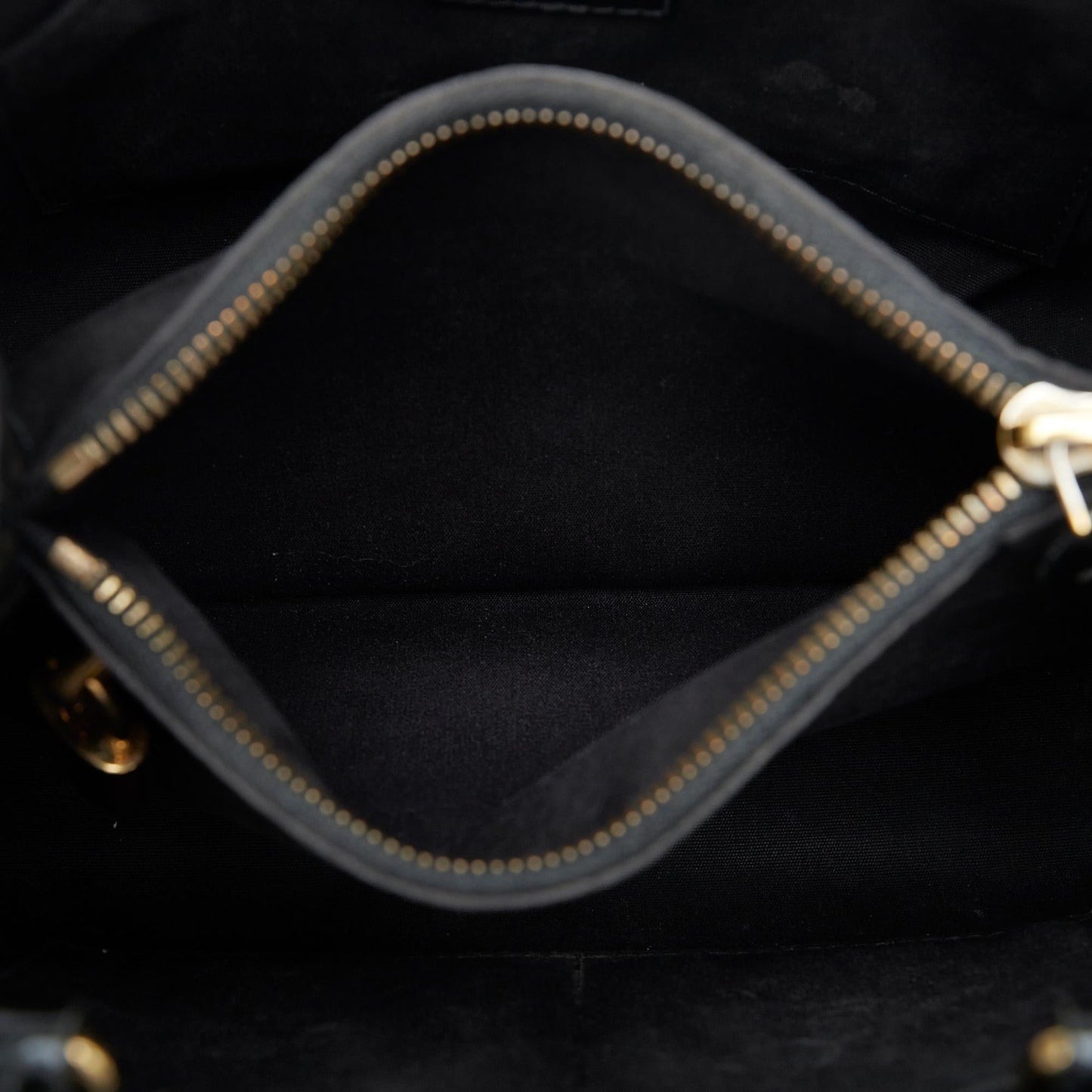 Louis Vuitton Monogram Vernis Montaigne BB (SHG-UBbqew)
