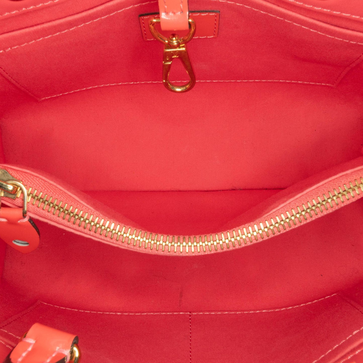 Louis Vuitton Monogram Vernis Montaigne BB (SHG-v4ynf0)