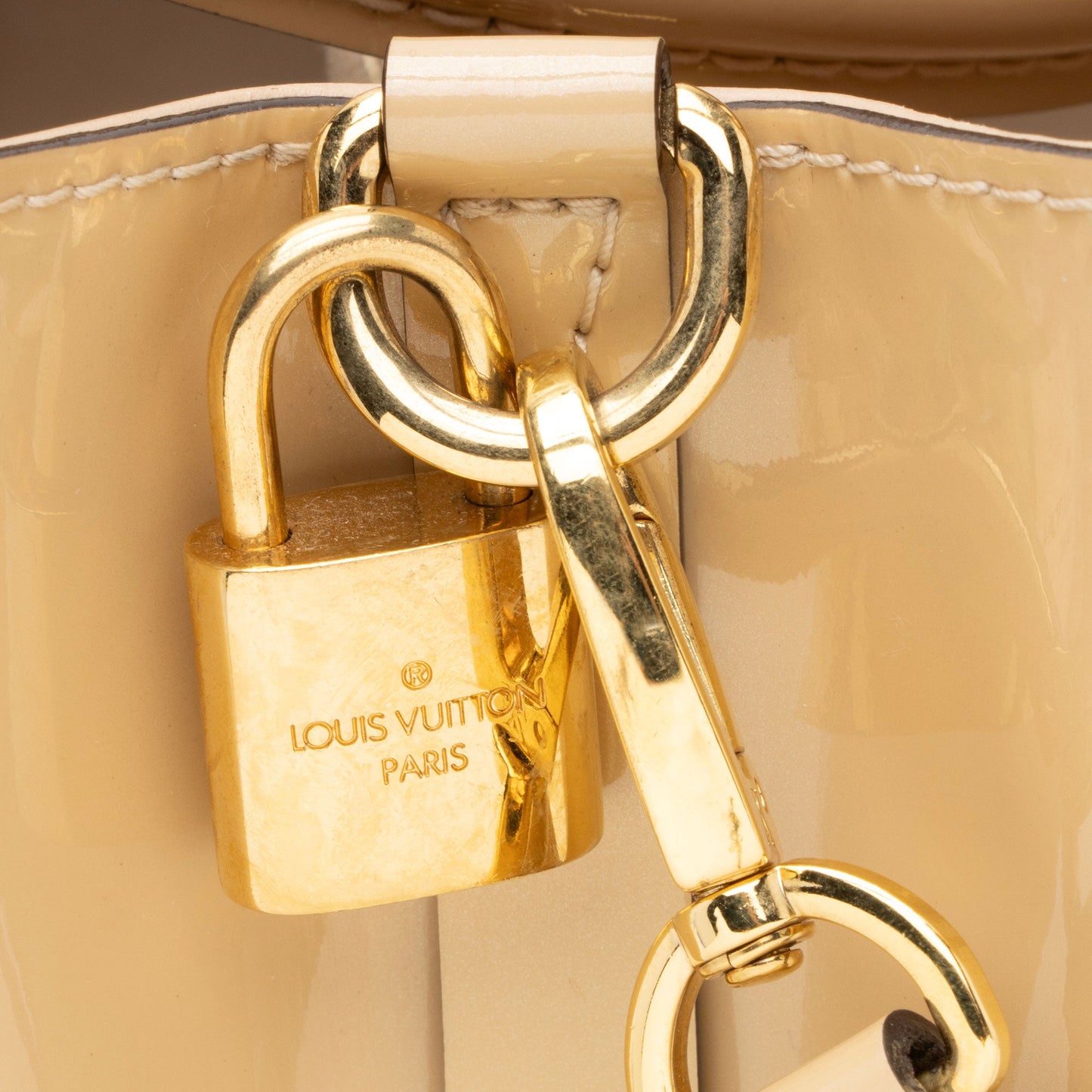 Louis Vuitton Monogram Vernis Montaigne MM Satchel (SHF-wDwnK6)