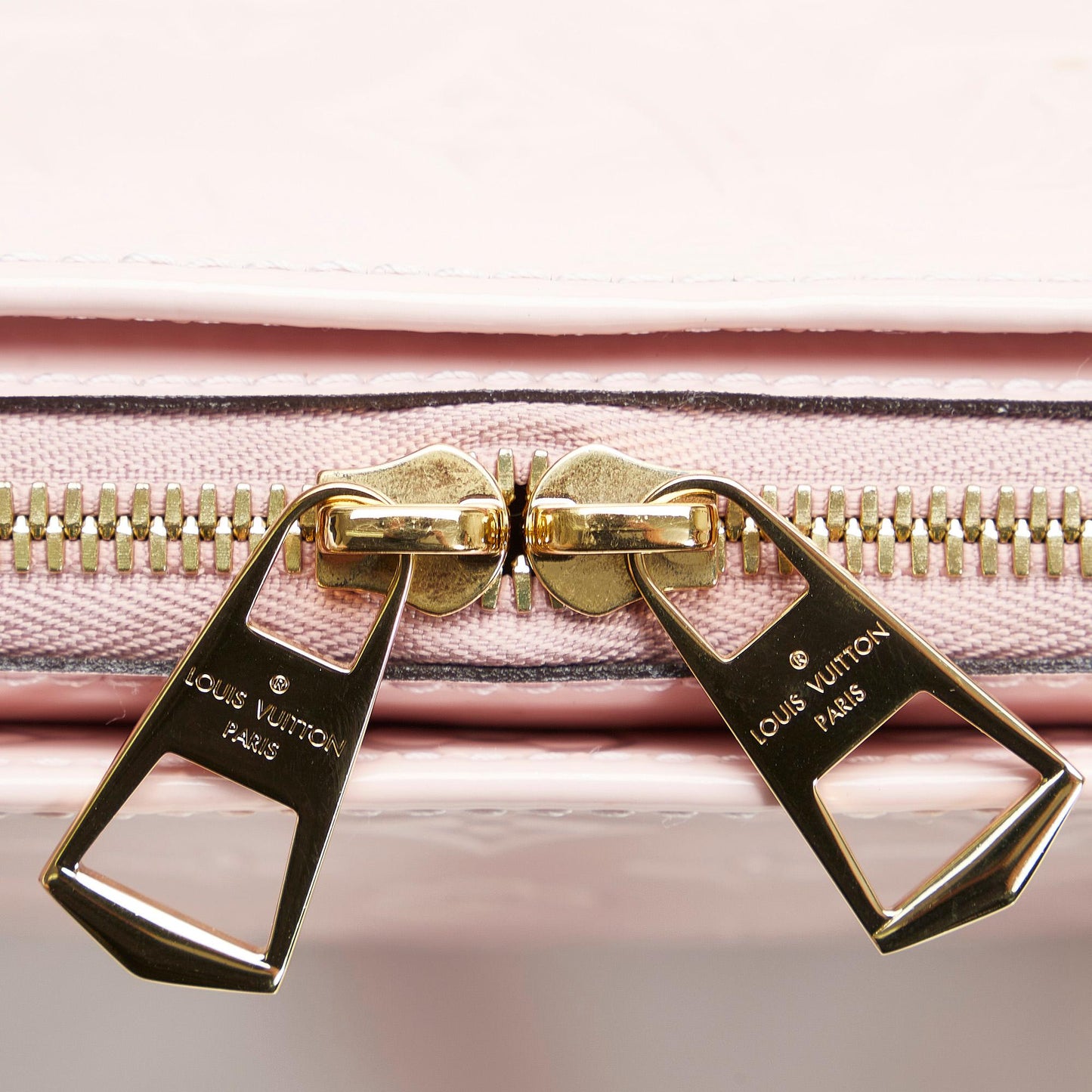 Louis Vuitton Monogram Vernis Neo Triangle (SHG-5RqZDG)
